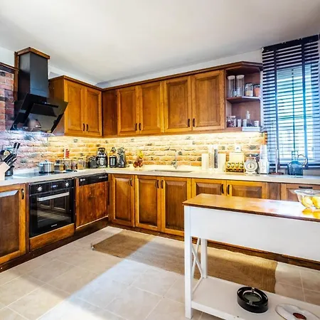 Villa Sleek With Backyard And Lake View Sapanca