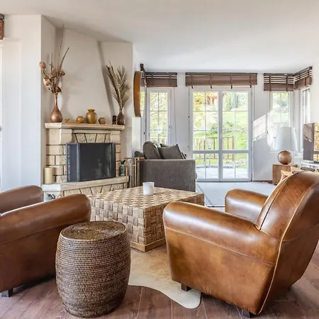 Sleek With Backyard And Lake View Villa Sapanca